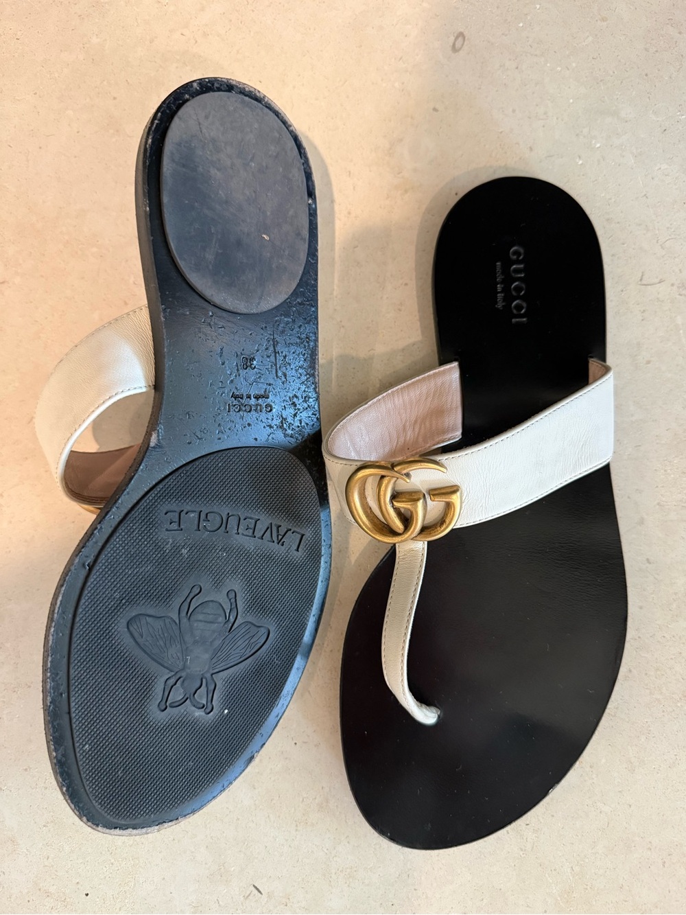 Gucci White Leather Thong Sandals with Gold Double G on Black Footbed - Picture 2 of 2